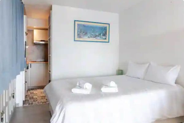 Matelas à mémoire de forme haut de gamme le plus primé d'Europe de 150x190x25cm (marque "Emma" modèle "Hybride II" ). •mousse à mémoire de forme. •25 cm d’épaisseur. •5 zones ergonomiques. •circulation de l'air pour une hygiène et thermorégulation.